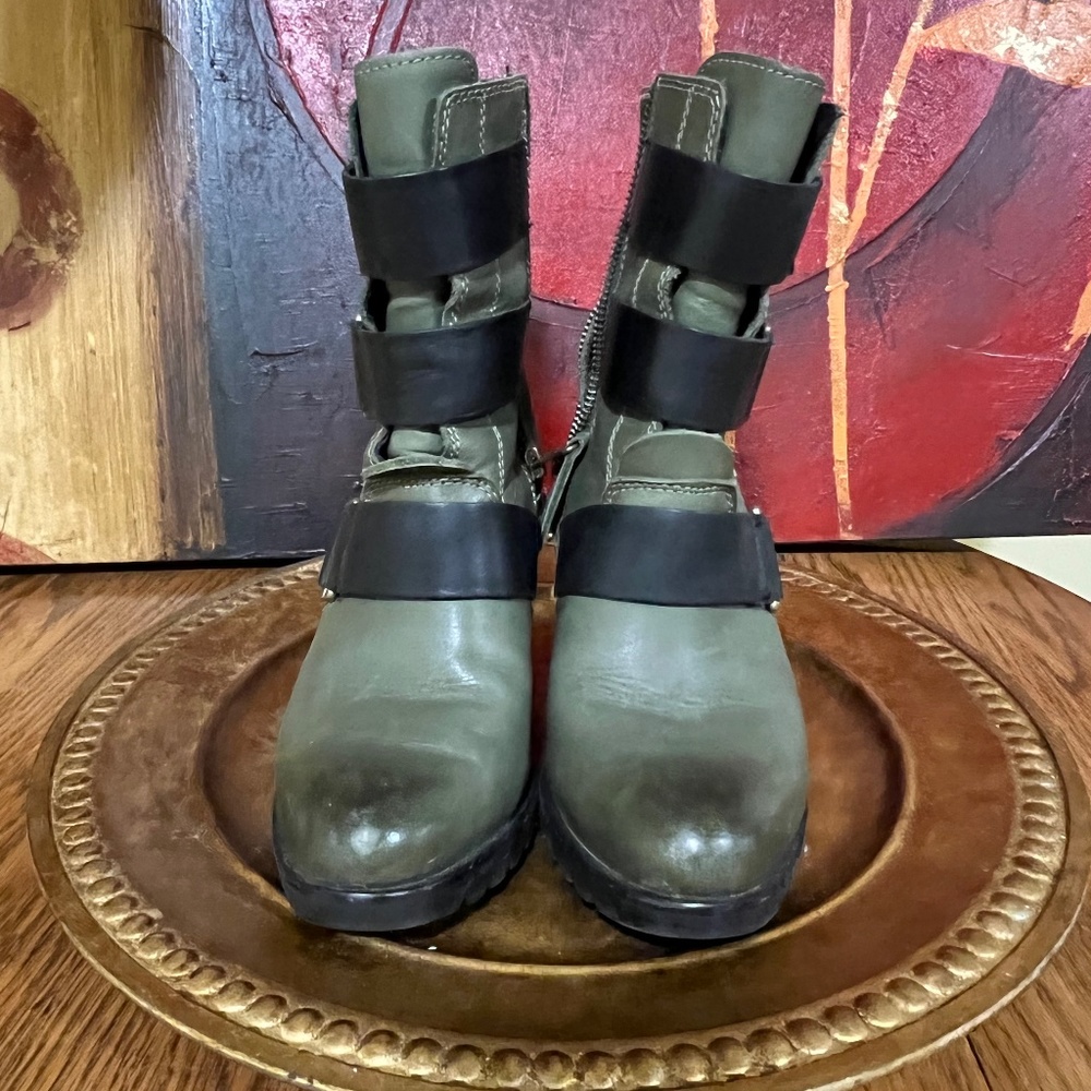 Sorel Chelsea boots